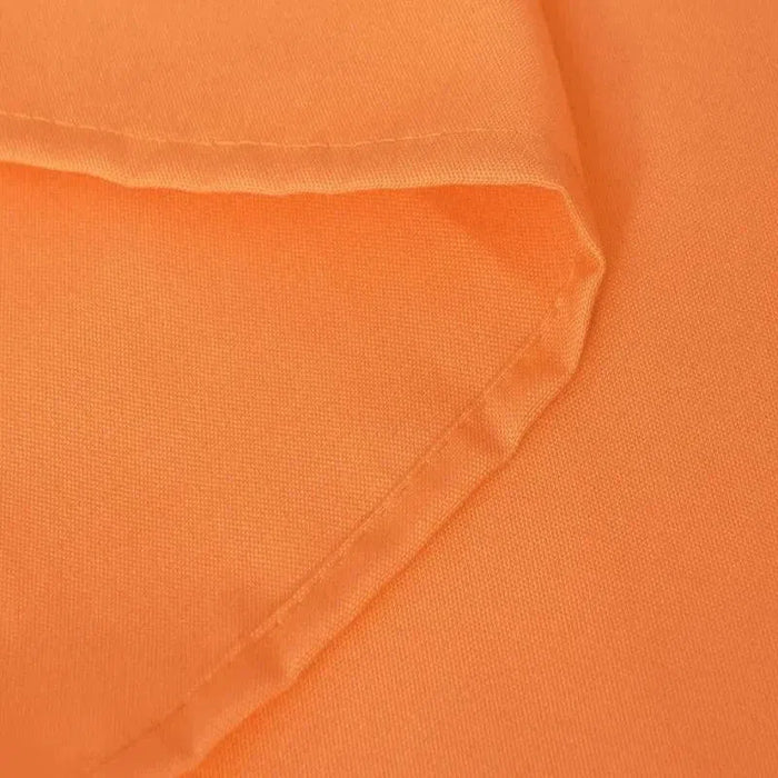 Serviette de table orange vif avec coutures soignées, idéale pour des dîners élégants et des événements spéciaux. Élément de décoration raffiné qui ajoute une touche de couleur à votre intérieur. Parfaite pour un usage quotidien ou lors de réceptions festives.