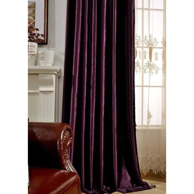 Rideau opaque violet pour salon, ajoutant une touche élégante et chaleureuse à votre intérieur. Idéal pour un style moderne ou classique, ce rideau sublime la décoration tout en préservant votre intimité. Parfait pour bloquer la lumière et les regards indiscrets, il se marie harmonieusement avec divers éléments de mobilier. Transformez votre espace de vie avec ce rideau chic et intemporel.