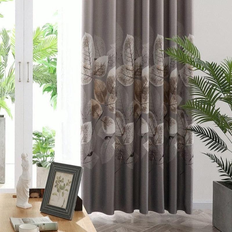 Rideau décoratif avec motif de feuilles, idéal pour ajouter une touche naturelle et élégante à votre intérieur. Convient parfaitement aux salons, chambres ou bureaux. Élément de décoration contemporain qui transforme l'ambiance de la pièce tout en offrant une atmosphère chaleureuse et agréable.