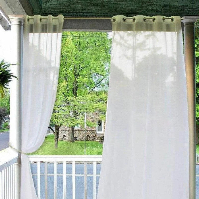 Rideaux translucides pour terrasse extérieure, offrant une ambiance élégante et lumineuse à votre espace. Parfaits pour créer un coin détente tout en préservant l'intimité. Ces rideaux ajoutent une touche de charme à votre jardin ou balcon.