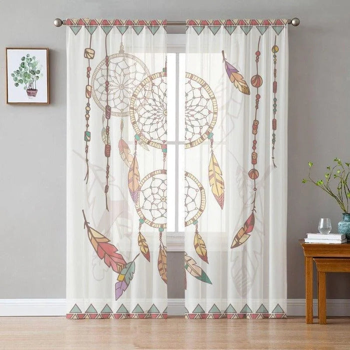 Voilage moderne avec motifs de capteurs de rêves, idéal pour apporter une touche bohème à votre intérieur. Ce rideau élégant embellit la pièce tout en laissant passer la lumière naturelle. Parfait pour une décoration zen et apaisante dans le salon ou la chambre. Accessoire déco tendance avec des dessins colorés, parfait pour créer une ambiance chaleureuse.