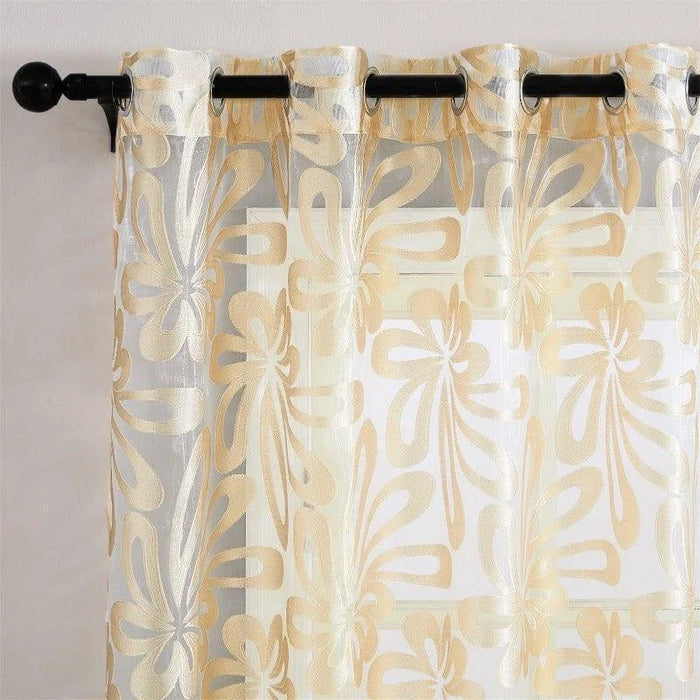 Rideau transparent avec motifs floraux beiges, parfait pour ajouter une touche élégante et lumineuse à votre salon ou chambre. Ce voilage décoratif s'adapte à tous les types de tringles et permet de tamiser agréablement la lumière tout en préservant votre intimité. Idéal pour créer une ambiance chaleureuse et accueillante.