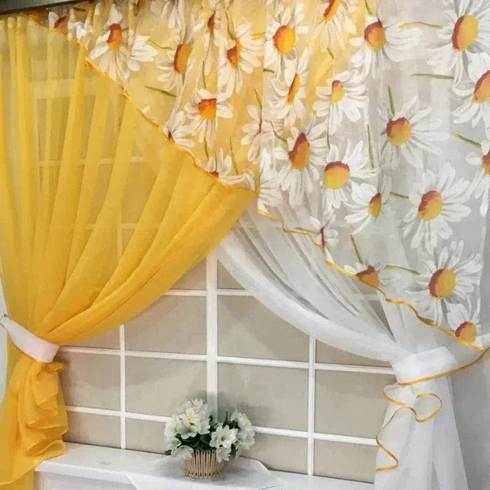Voilage décoratif pour fenêtre avec motif de marguerites, design élégant en jaune et blanc. Parfait pour ajouter une touche lumineuse et florale à votre intérieur. Idéal pour le salon ou la chambre, cet ensemble de rideaux apporte fraîcheur et élégance à votre décoration.