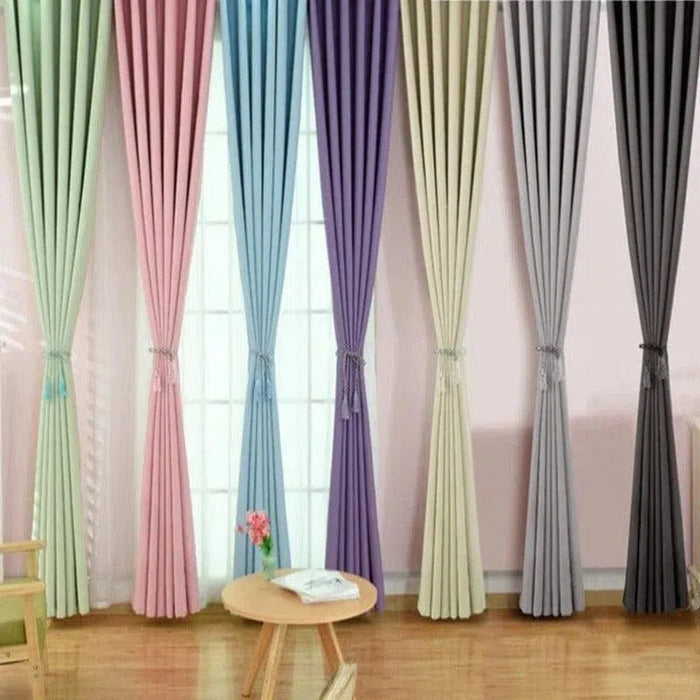 Rideaux colorés pour salon moderne, offrant une touche élégante et chaleureuse à votre intérieur. Disponibles en plusieurs couleurs vibrantes, ces rideaux longs ajoutent une ambiance stylée à n'importe quelle pièce tout en favorisant une luminosité douce. Idéaux pour personnaliser votre espace avec une décoration contemporaine et chic.