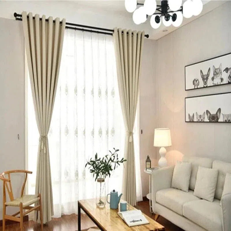 Rideaux élégants pour salon moderne, ajoutant une touche de sophistication à votre intérieur. Parfaits pour créer une ambiance accueillante et lumineuse. Transformez votre espace de vie avec ces magnifiques rideaux conçus pour rehausser la décoration de votre maison.