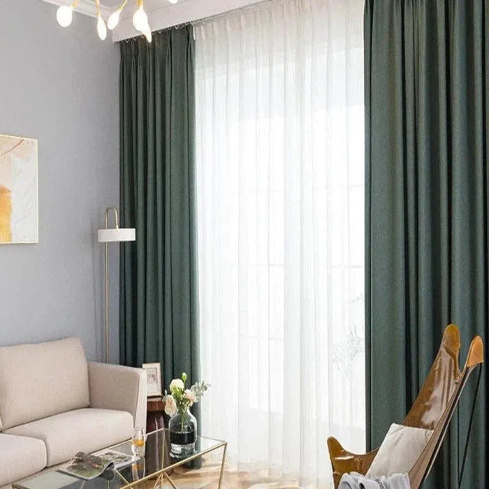 Rideau élégant pour salon moderne avec décoration épurée, offrant une ambiance lumineuse et accueillante grâce à sa couleur harmonieuse et son design contemporain. Idéal pour embellir votre intérieur et contrôler la luminosité de la pièce.