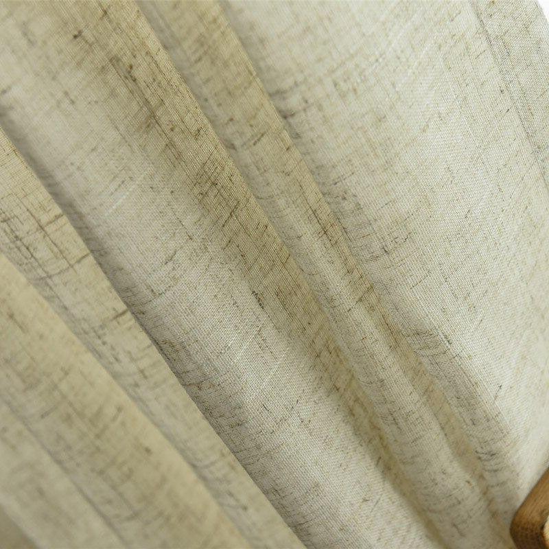 Rideau beige élégant et texturé pour décoration intérieure, idéal pour apporter une touche de chaleur et de sophistication à votre salon ou chambre. Accessoire parfait pour un style intemporel et naturel, harmonisant avec différents décors.
