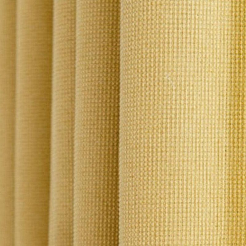 Rideau beige élégant avec plis verticaux, idéal pour ajouter une touche de sophistication et chaleur à votre intérieur. Design moderne et discret, parfait pour un salon ou une chambre à coucher.