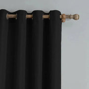 rideau thermique noir opacité totale plis flamands tringle bois clair décoration intérieure classique