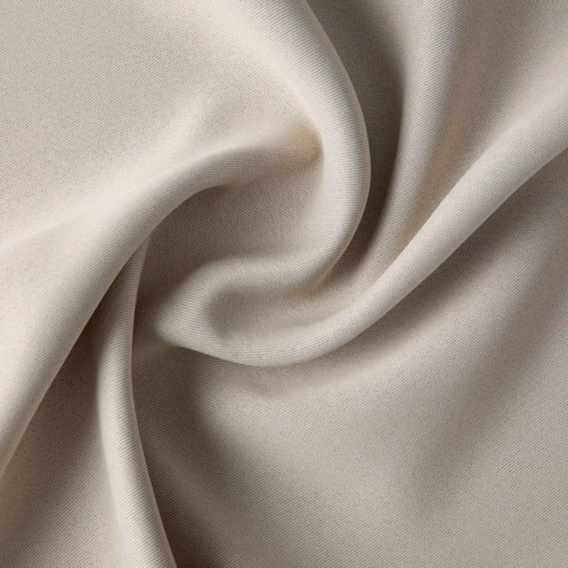 Rideau en tissu beige de haute qualité, idéal pour l’intimité et la décoration intérieure. Matériau doux et résistant, parfait pour salon ou chambre. Style élégant et moderne.