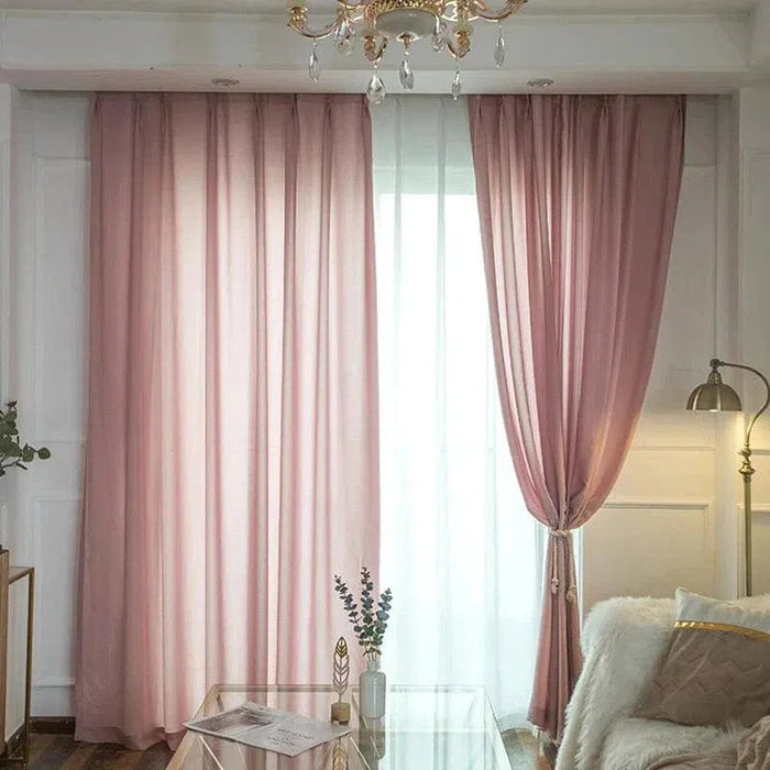 Rideaux élégants rose, parfaits pour ajouter une touche chaleureuse à votre salon. Ces rideaux longs offrent lumière tamisée et intimité. Idéals pour une décoration moderne et accueillante.