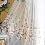 voilage moderne blanc motifs floraux décoratif translucide élégant rideau tringle rideau doréebranches fleurs brodées