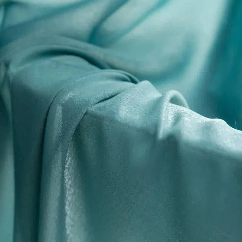 Étoffe turquoise élégante et douce, idéale pour la décoration intérieure, les rideaux ou l'habillement, apportant une touche de sophistication et de couleur apaisante à tout espace. Parfait pour créer une ambiance sereine et raffinée.