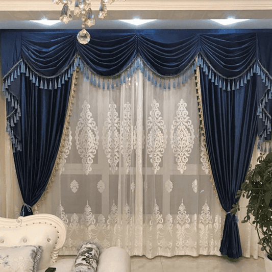 Des rideaux au style rétro, évoquant une époque passée avec leurs motifs et couleurs intemporels, parfaits pour une ambiance vintage.