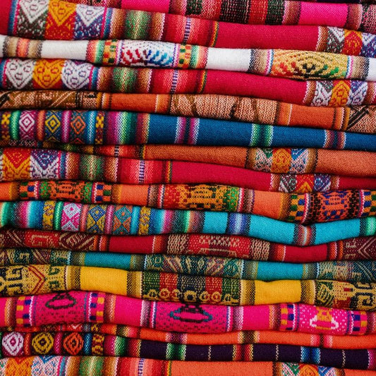 Un voilage imprimé aux motifs délicats apportant une touche d'élégance et de légèreté à votre intérieur.