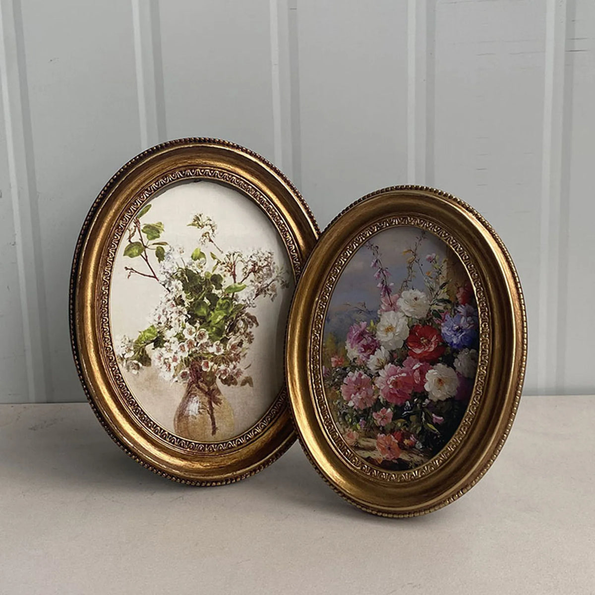 cadre photo ovale orné motif floral peint vintage décoratif decoration ornemental