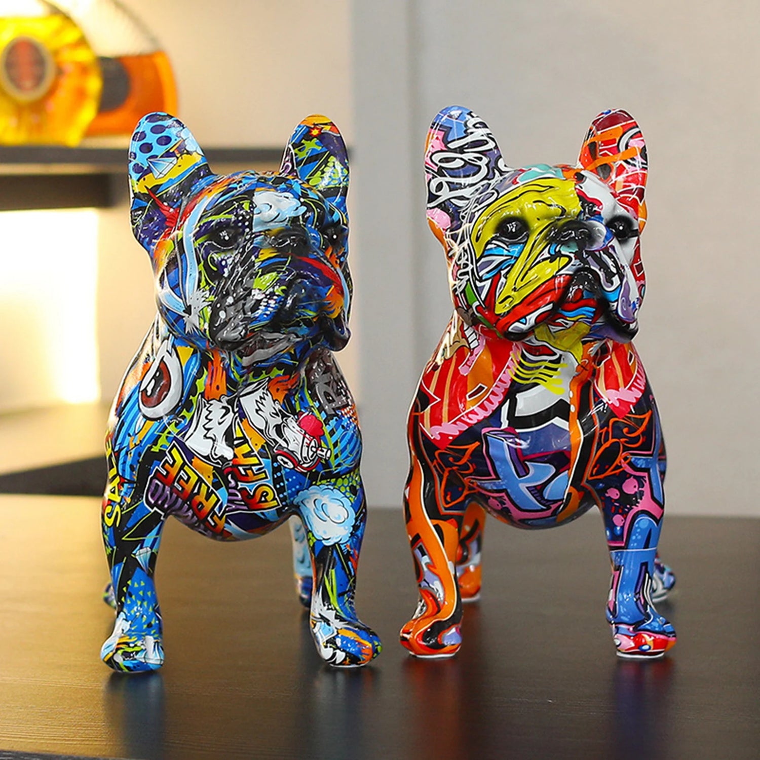 Figurine de chien en résine colorée - Ornement de table artistique