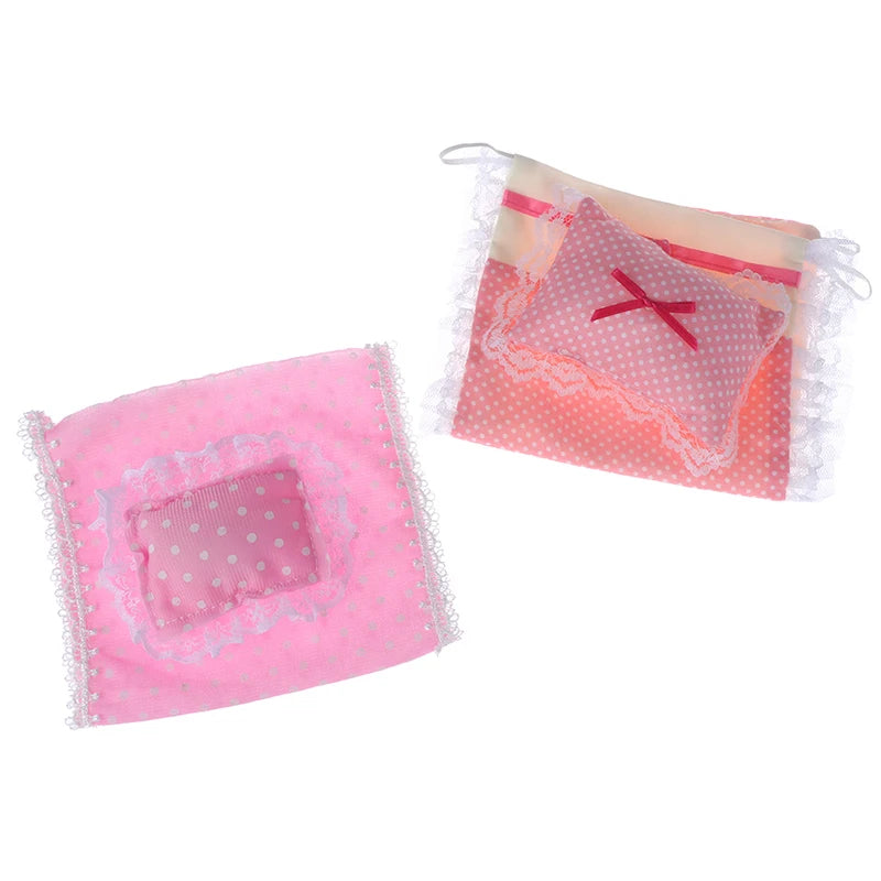 coussin rose pois blancs décoration enfant jouet tissu doux dentelle blanche chambre coucher