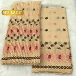 tissu dentelle traditionnelle fleurs roses jaunes vert foncé rouge bleu clair mariage occasion formelle