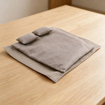 literee miniature bleu marine gris clair tissu texturé minimaliste moderne couverture oreillers bois naturel