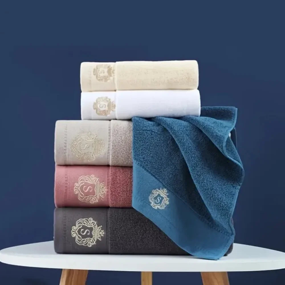 serviettes bain coton polyester absorbantes bleu marine rose classiques broderie monogramme deux tailles