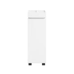 Armoire de salle de bain blanche montrant les tiroirs et compartiments ouverts