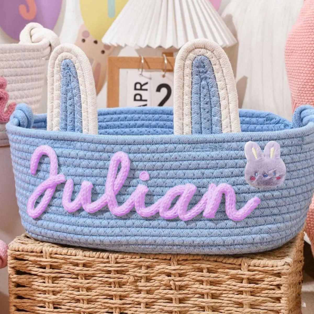 panier rangement tissu coton rose blanc bleu motif tresses décoratif enfant anneaux métalliques prénom