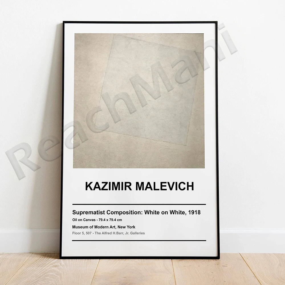 L'image montre une affiche encadrée présentant une œuvre de Kazimir Malevitch intitulée "Suprematist Composition: White on White" exposée au Museum of Modern Art de New York.