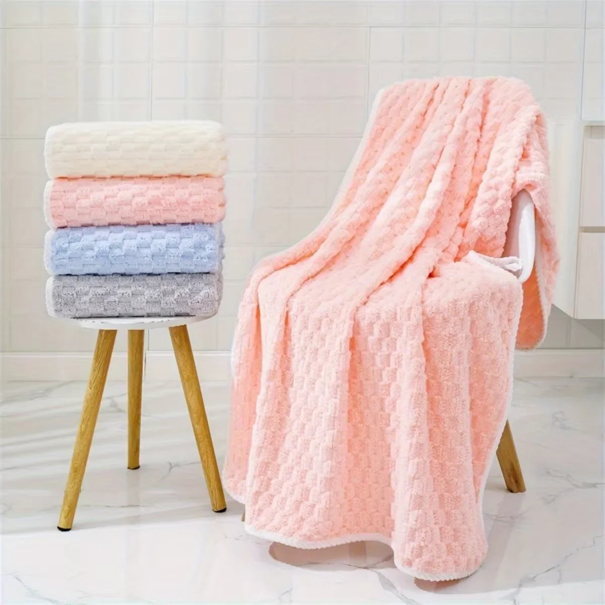 serviette bain moderne rose clair absorbante texture cotonnée motif géométrique douce séchage rapide