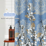 rideau douche moderne fleurs blanches bleu clair polyester texturé respectueux environnement suspension