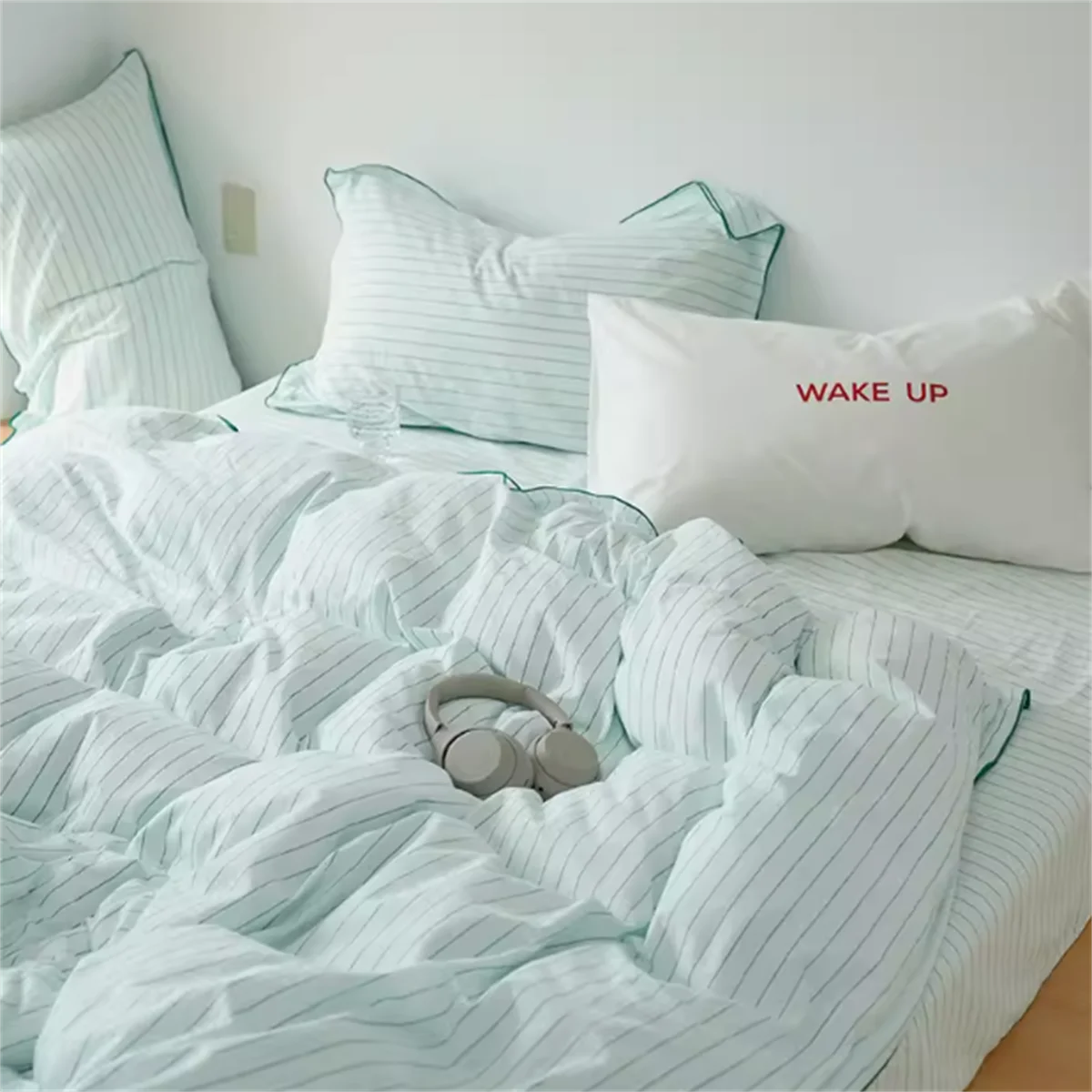 Détail de la matière polyester lavée de la parure de lit