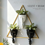 décoration murale moderne cache plantes masque blanc noir résine art contemporain texture granuleuse