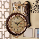 horloge murale double face vintage ornée fleurs chiffres romains blanc marron doré farmhouse decoration