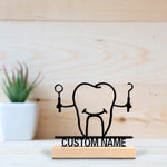 décoration dentaire personnalisée silhouette dent outils texte gravé base bois moderne minimaliste amusante