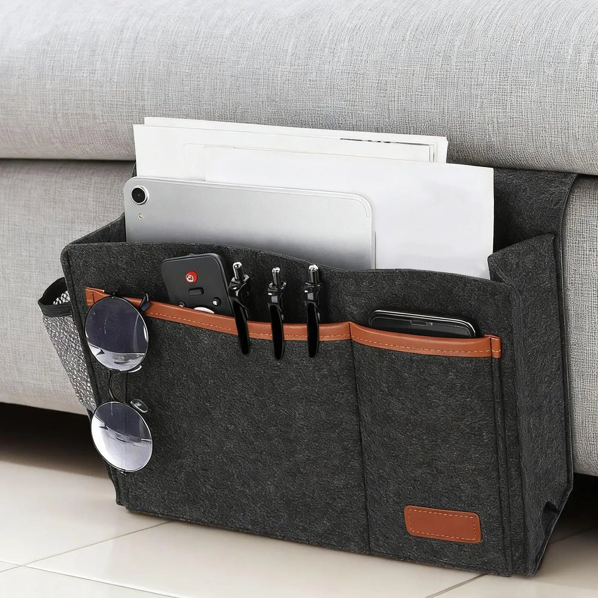 organisateur rangement tissu feutré gris clair gris foncé moderne poches intérieures extérieures poches câbles