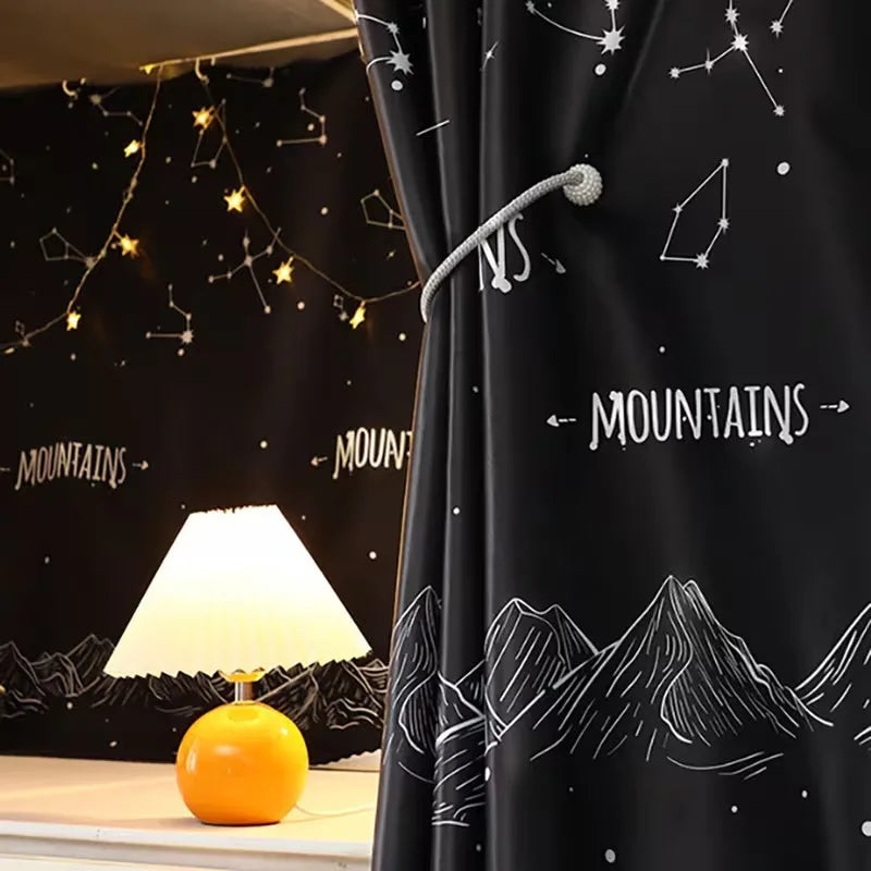 rideau lit mezzanine motif étoiles montagnes lune nuit opacité totale décoration enfantine attaches crochets