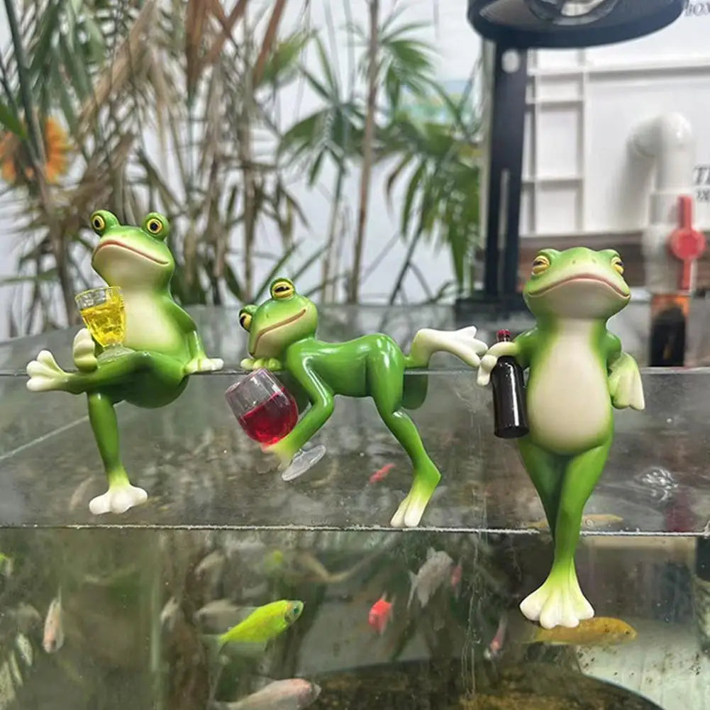 statuette grenouille verte humoristique transparente jardin balcon vertes blanches marron posant bouteille verre decorationextérieur