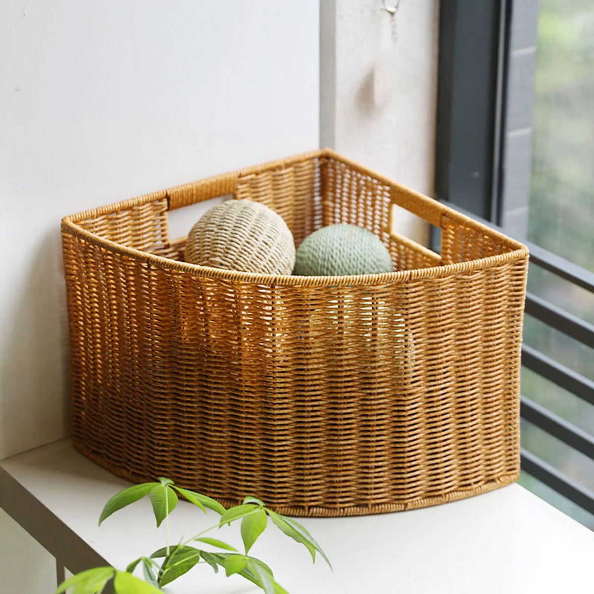 panier rangement tressé marron clair rustique poignées intégrées grande capacité organisation maison livres magazines