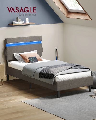 Lit simple 90x190 cm gris clair avec tête de lit LED dans une chambre moderne