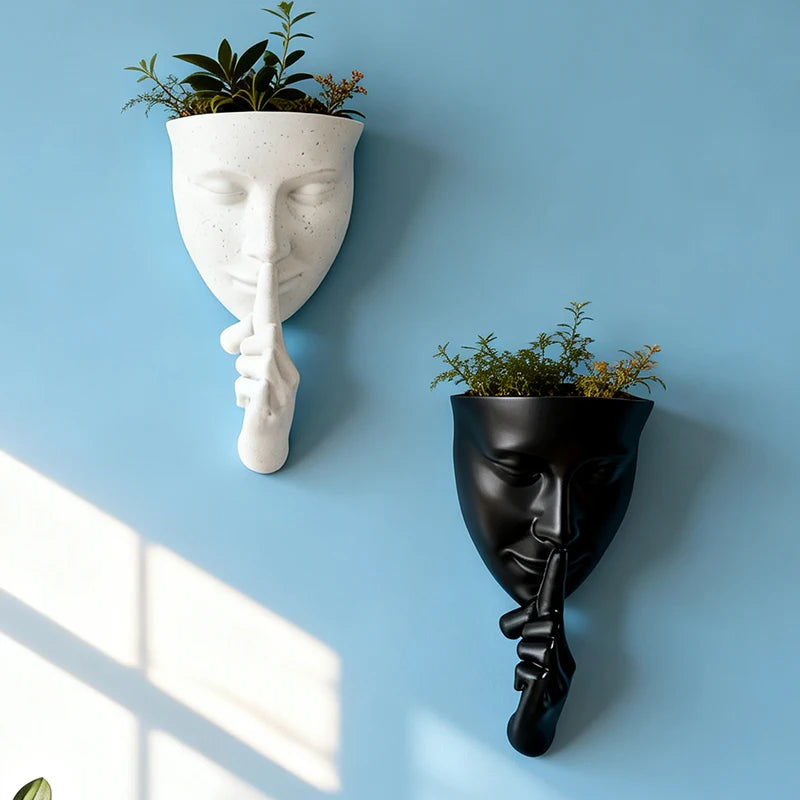 décoration murale moderne cache plantes masque blanc noir résine art contemporain texture granuleuse