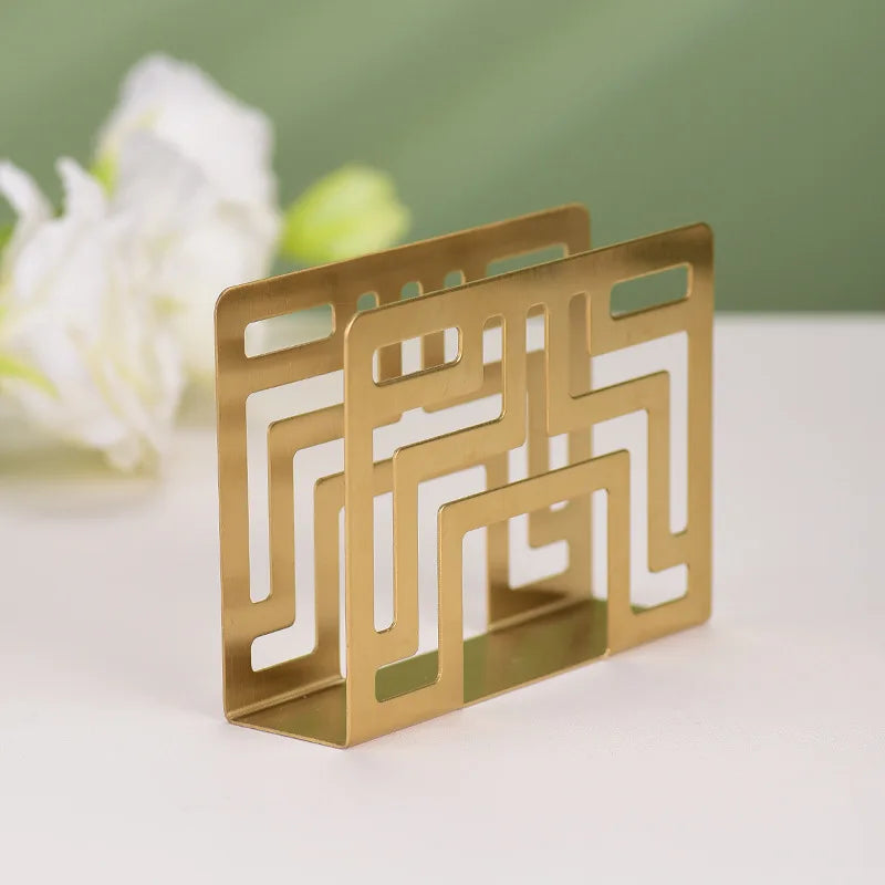 Porte-serviettes utilisé en extérieur sur table de jardin