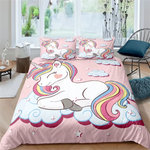 Housse de couette et taie d'oreiller assortie dans une chambre d'enfant