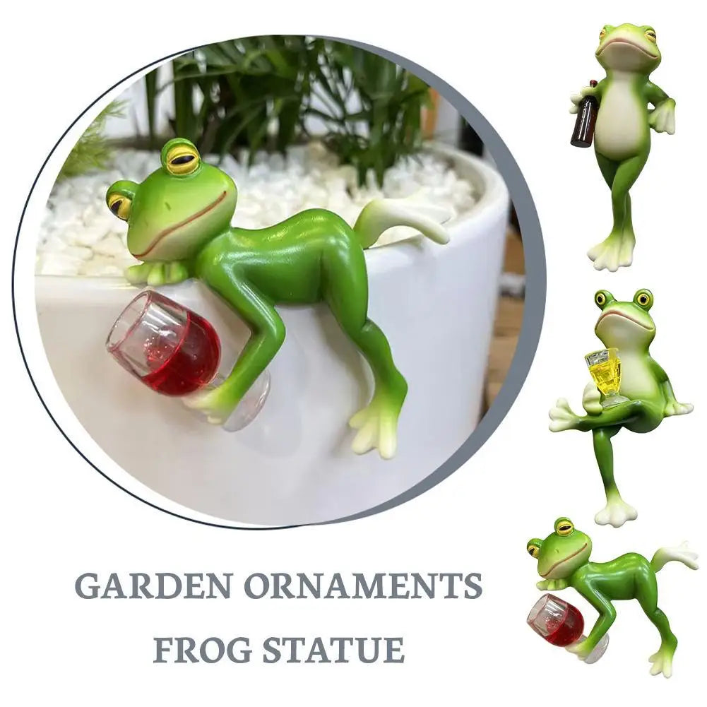 statuette grenouille verte humoristique transparente jardin balcon vertes blanches marron posant bouteille verre decorationextérieur