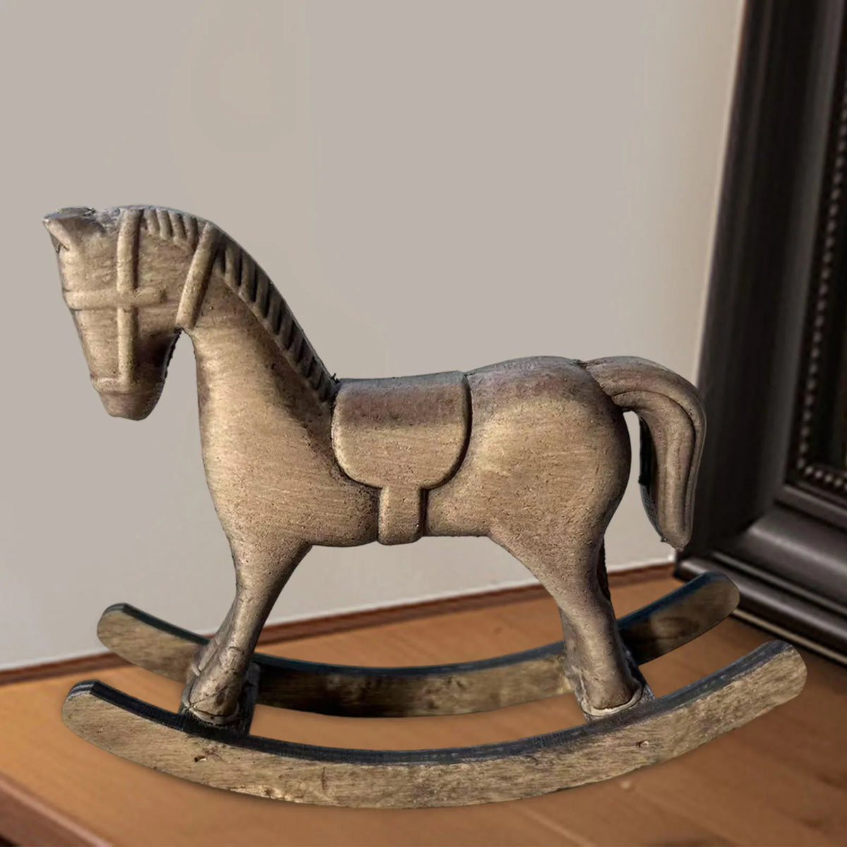 décoration cheval bascule bois vintage miniature bronze marron foncé aspect vieilli texture rugueuse figurine