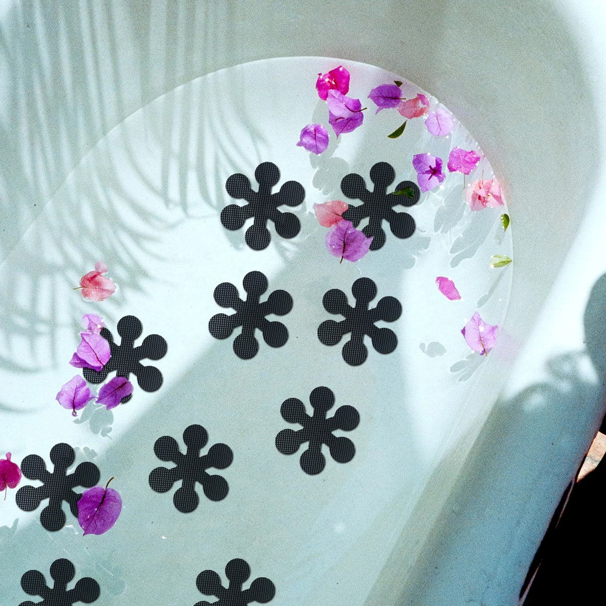 tapis antidérapant fleur six pétales salle bain respectueux environnement moderne semi transparent adhésif inclusion