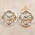 horloge murale double face vintage ornée fleurs chiffres romains blanc marron doré farmhouse decoration