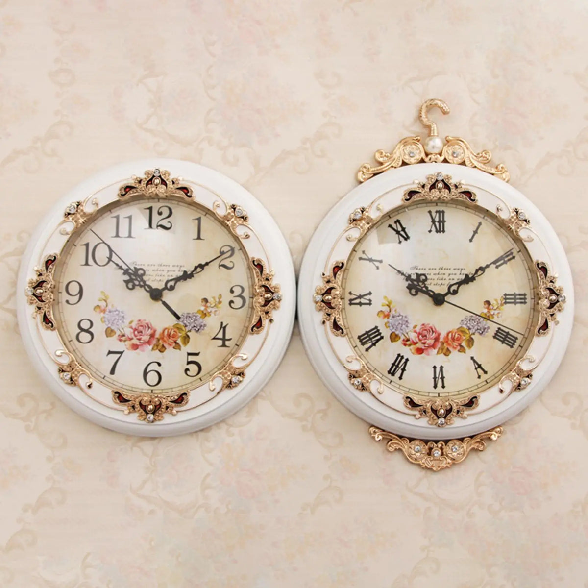 horloge murale double face vintage ornée fleurs chiffres romains blanc marron doré farmhouse decoration