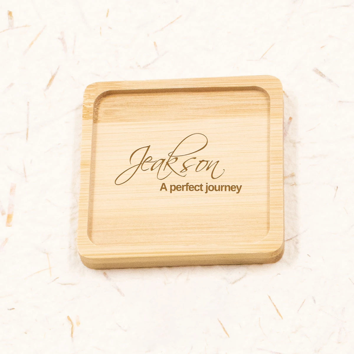 plateaux bois naturel minimaliste modernes bijoux lettres forme coeur anneaux hexagone rond carré
