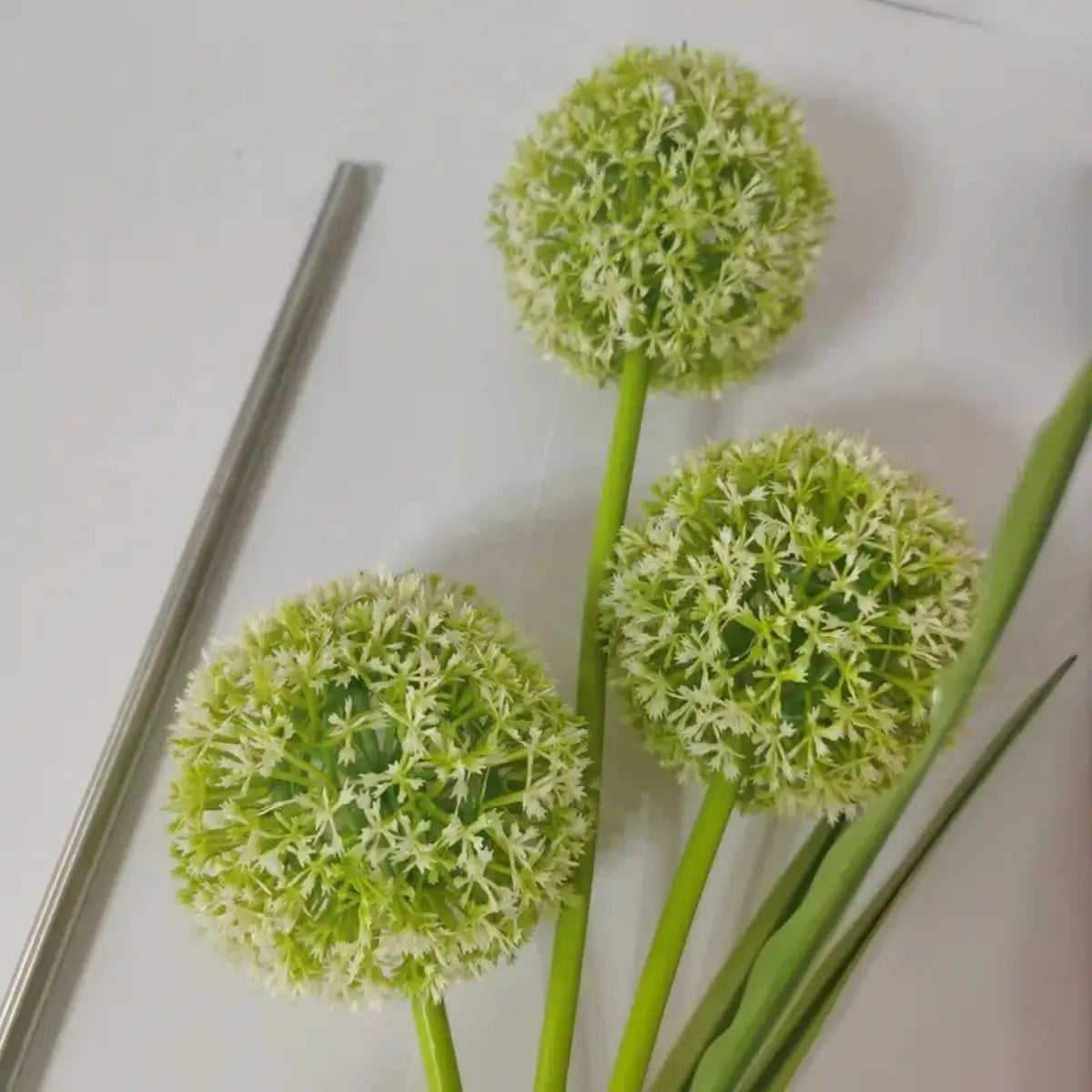 décorations solaires fleurs lumineuses vert blanc moderne extérieures jardin piquetées