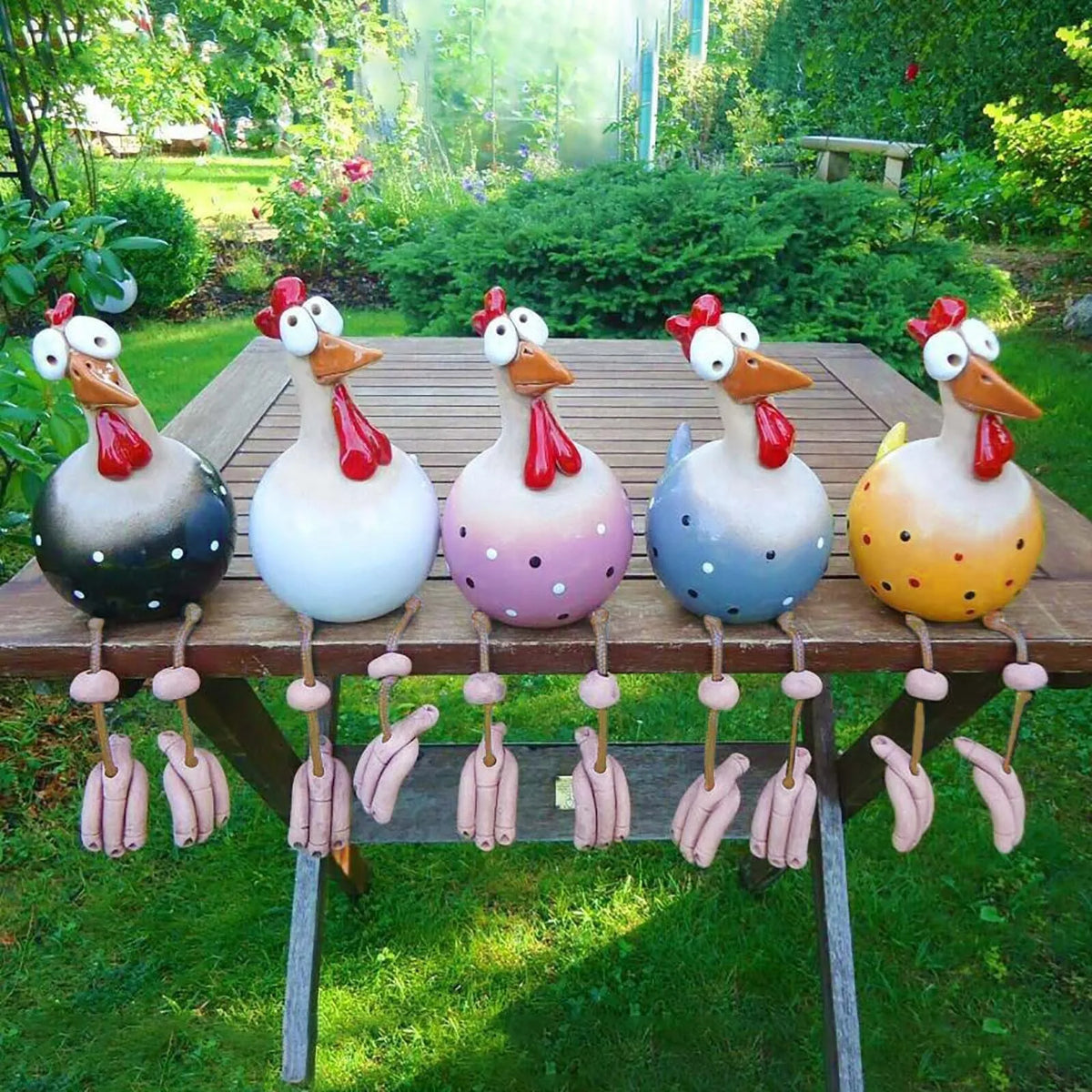 figurines poulets noir blanc rose bleu jaune gris points noirs fond clair decoratif clips